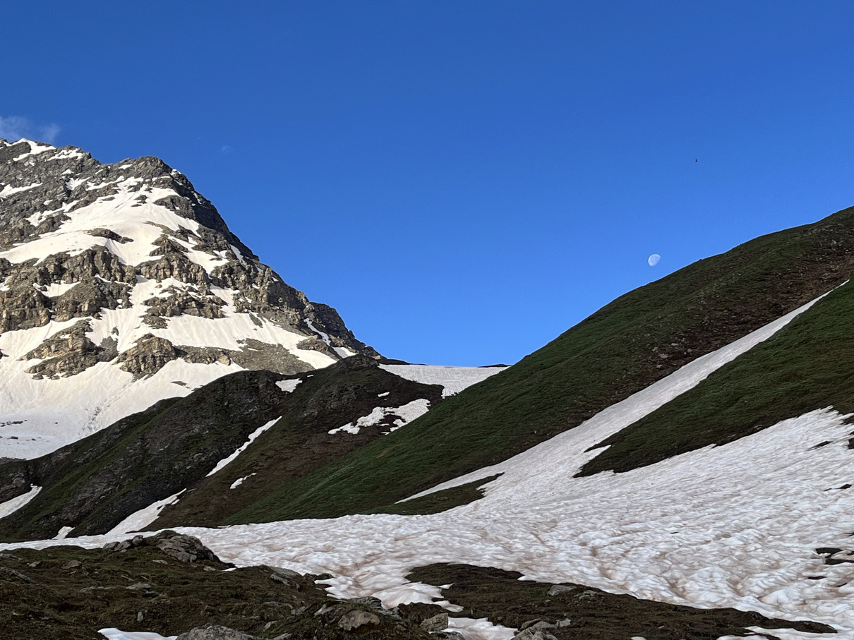 Moonset over Malatra Valley